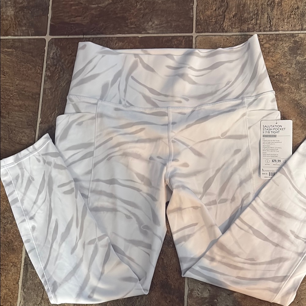 Athleta NWT White and Gray Patterned Leggings - Picture 3 of 5